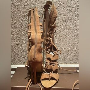 New never used summer leather brown heels, size 6M